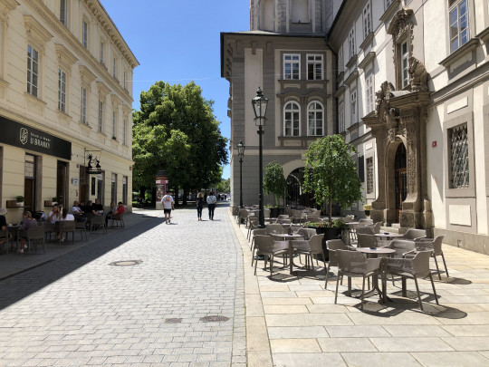 48. Příklad aktivního parteru ve sdíleném prostoru.